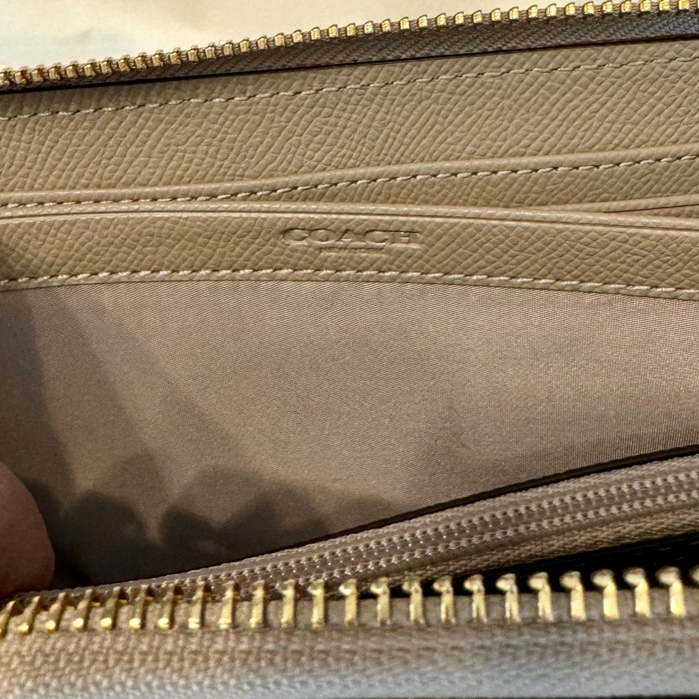 Coach Pearl Leather Mickie Accordian Zip Around Wallet - Picture 7 of 9